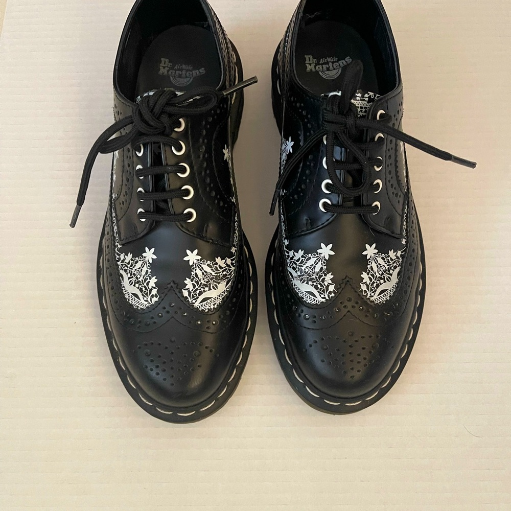 Unique Dr Marten shoes. Size 39 US 7 like new!!!